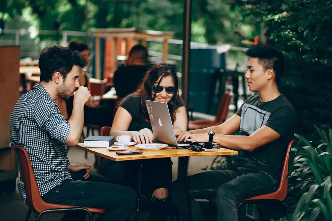 How to Build Great Friendships at Work - JobStreet Singapore